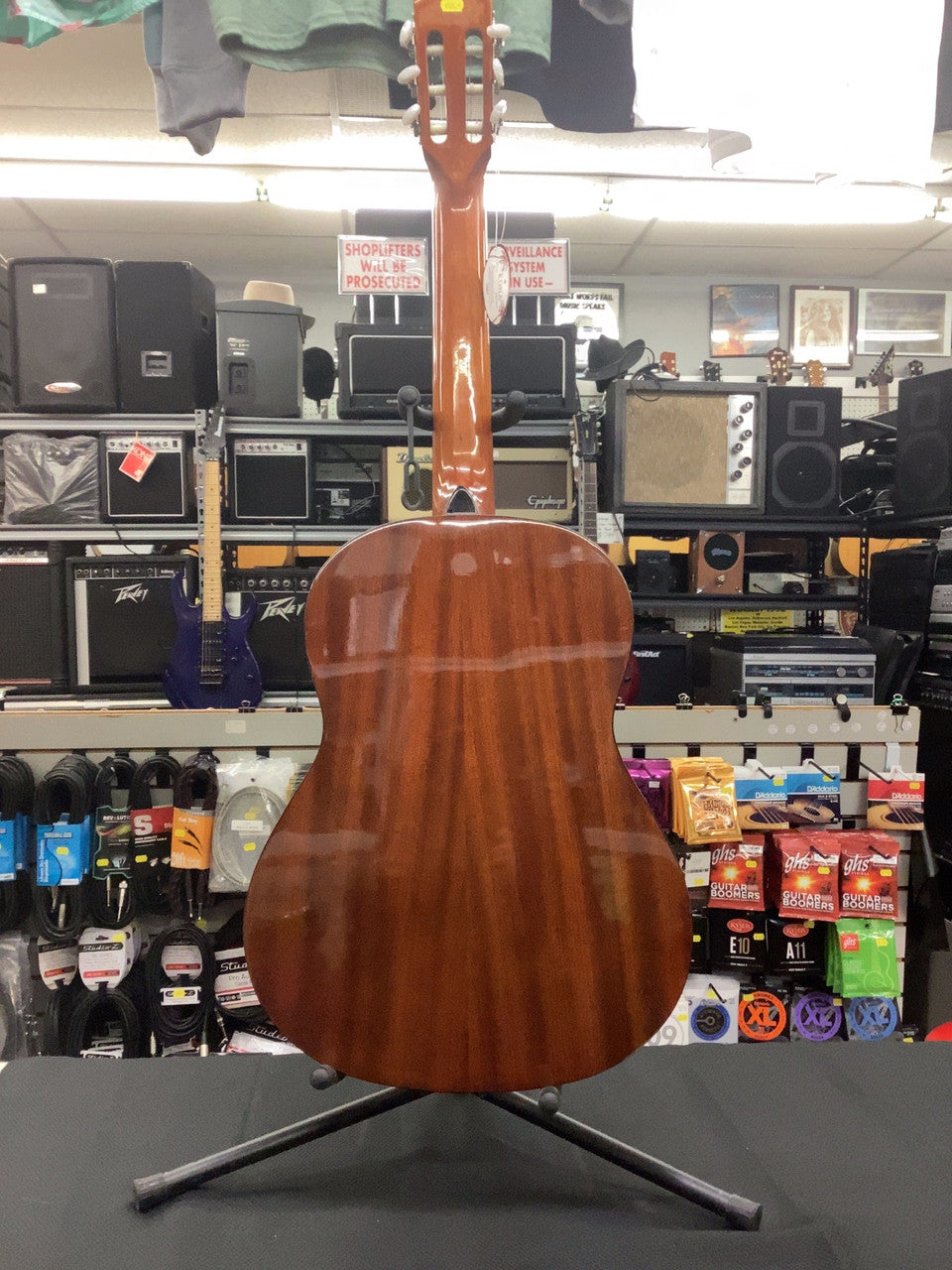 Here we have a basic Kona Classical Guitar. This guitar has fantastic action, great feel, and a fantastic nylon sound.