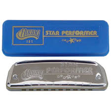 The Star Performer harmonica has a 25% heavier reed plate construction that allows reeds to swing at greater distances producing a stronger and more powerful sound. It's the choice of demanding rock stars in concert